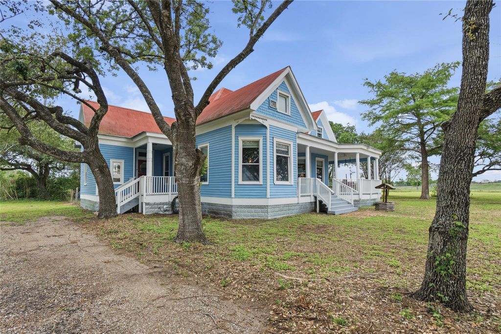 Photo of 501 Mish Mash Mall LN, Schulenburg, TX 78956 (MLS # 4850112)