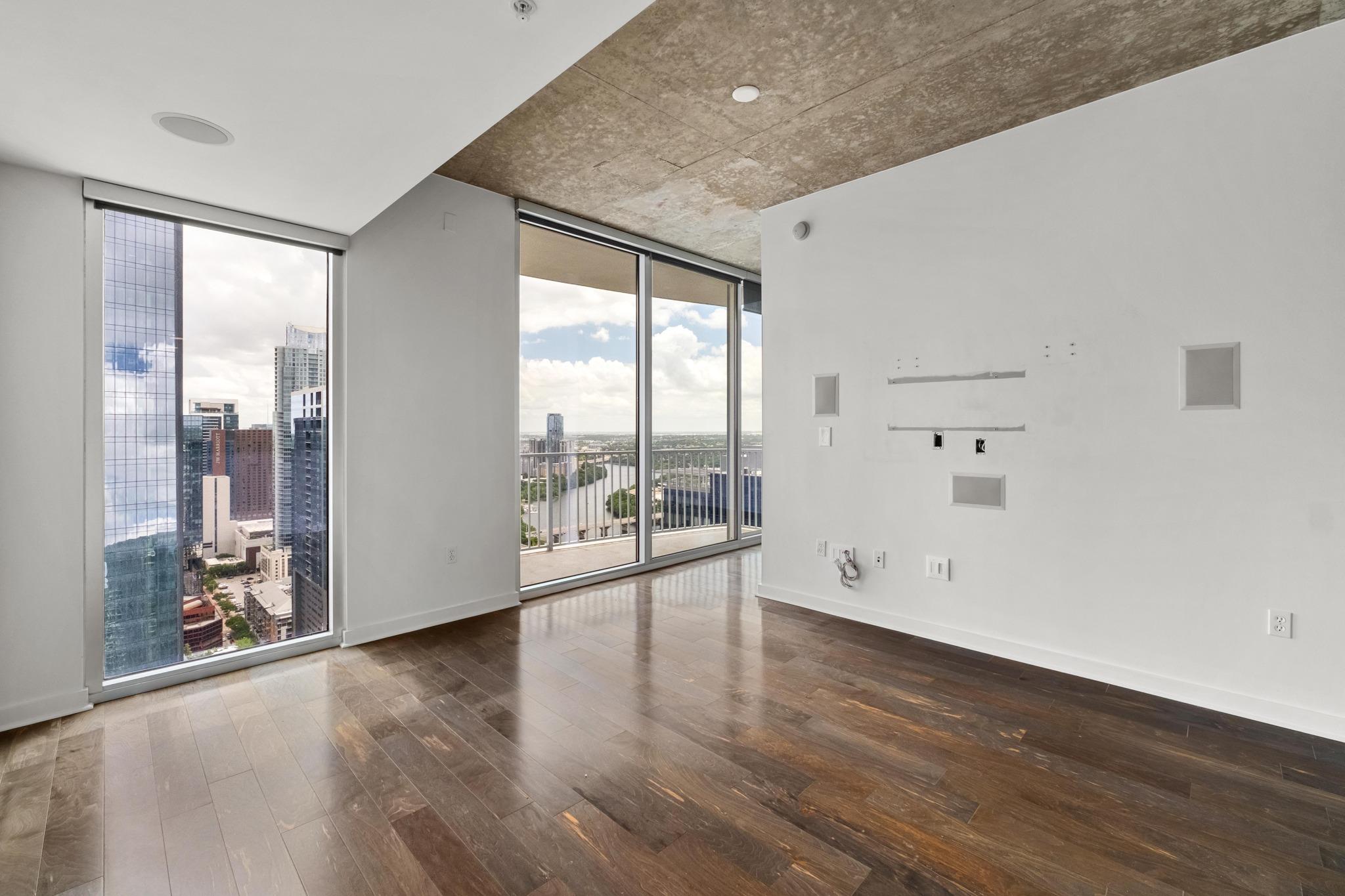 360 Nueces ST 3907
