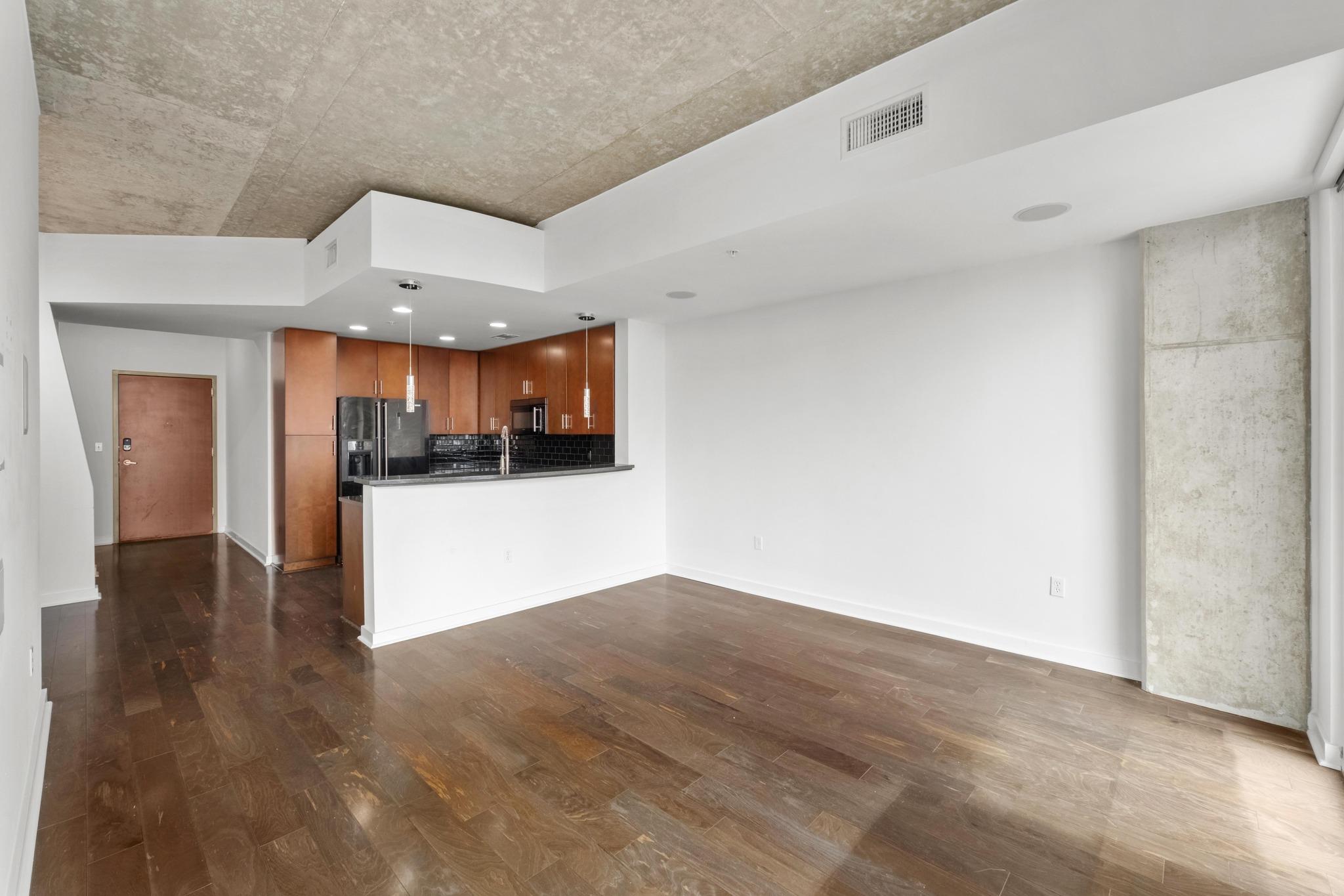 360 Nueces ST 3907