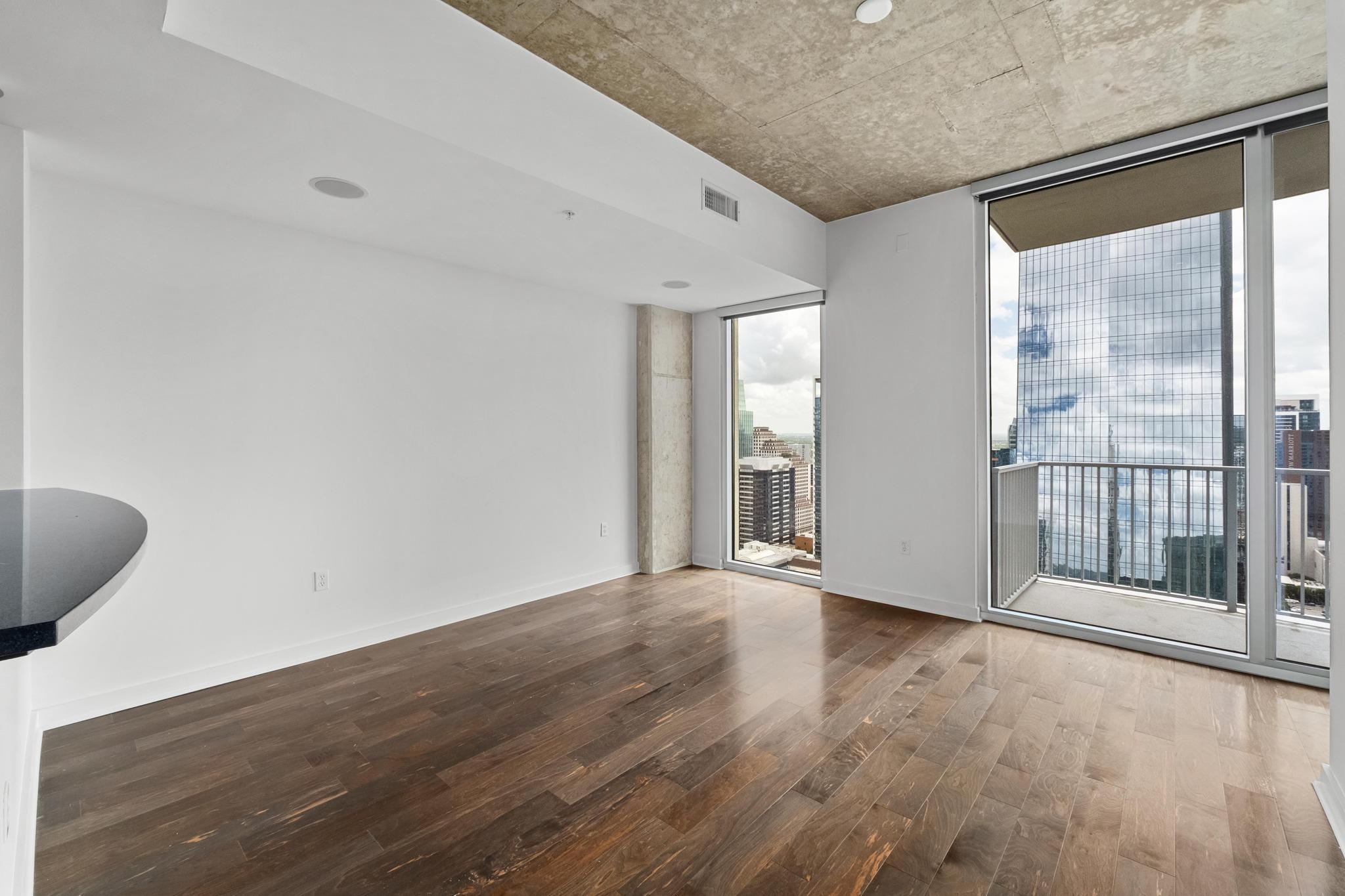 360 Nueces ST 3907
