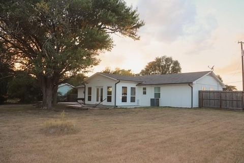 913 7th ST Lexington TX 78947