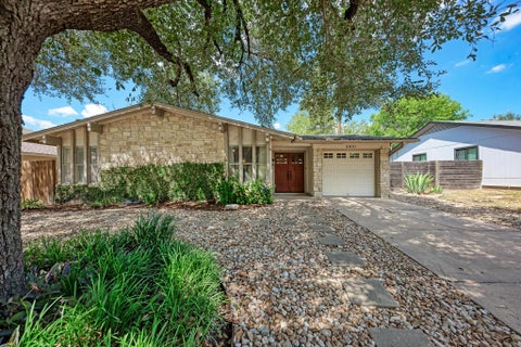 Photo of 6810 Langston DR, Austin, TX 78723 (MLS # 4863347)