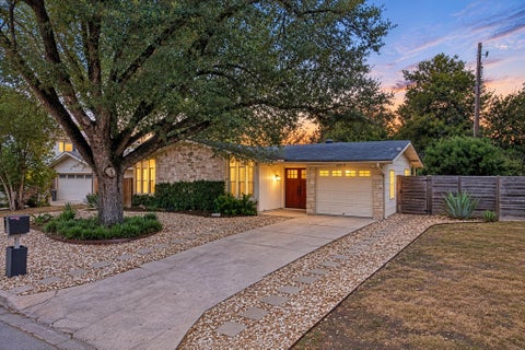 Photo of 6810 Langston DR, Austin, TX 78723 (MLS # 4863347)