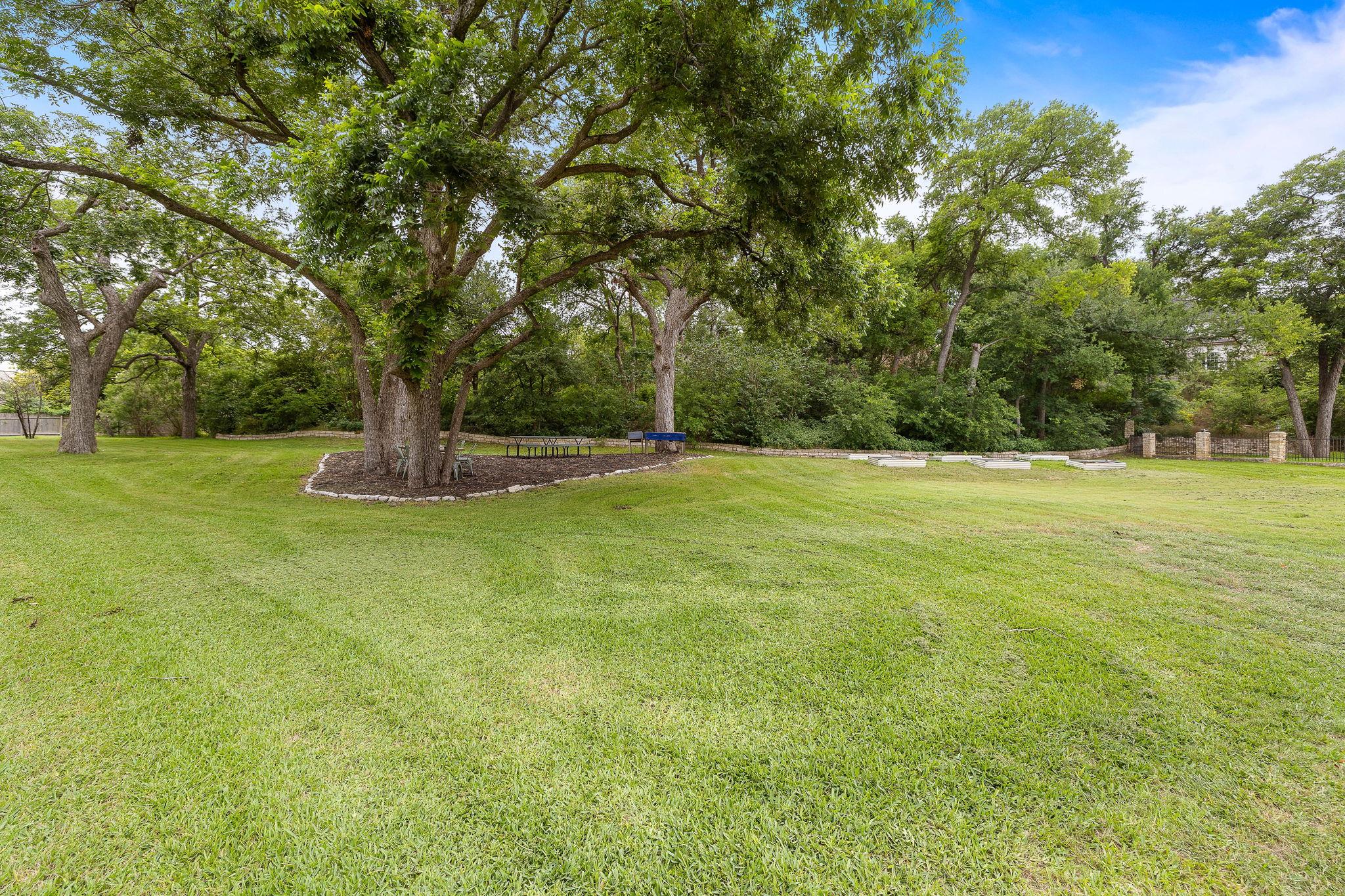 3 Hillview DR