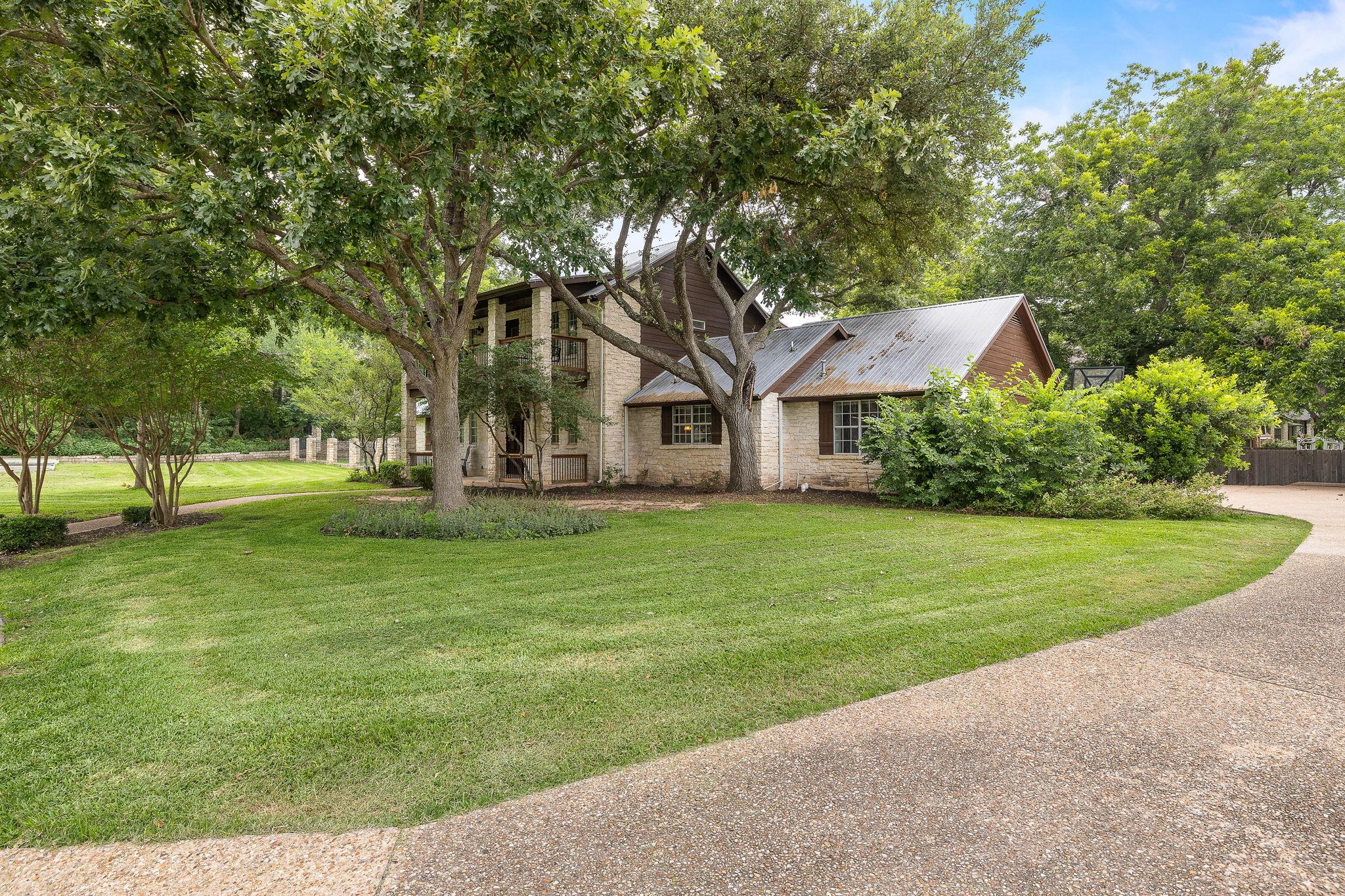 3 Hillview DR