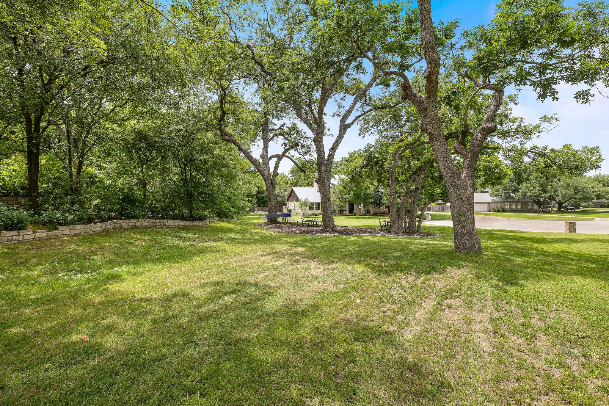 3 Hillview DR