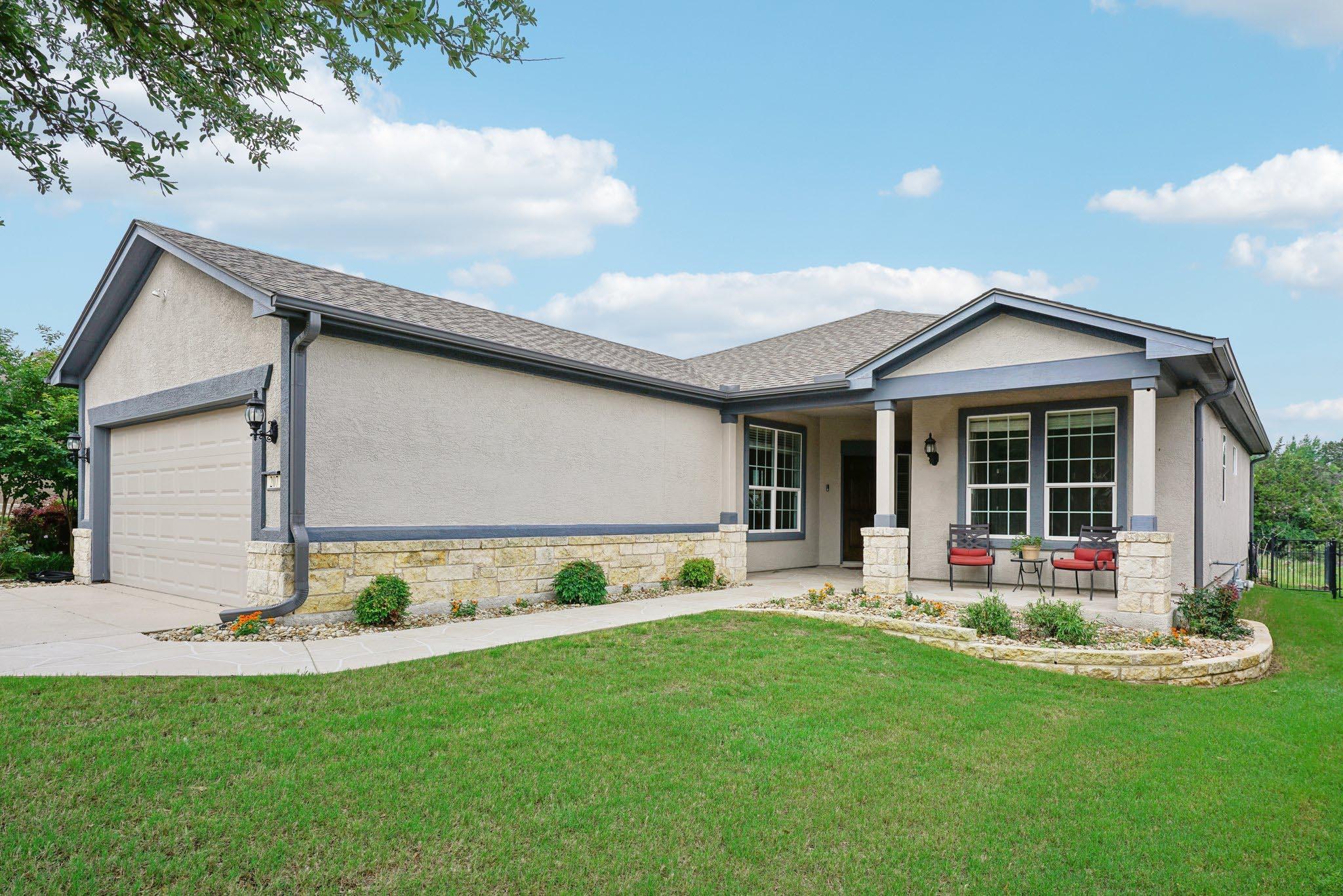 207 Trinity LN