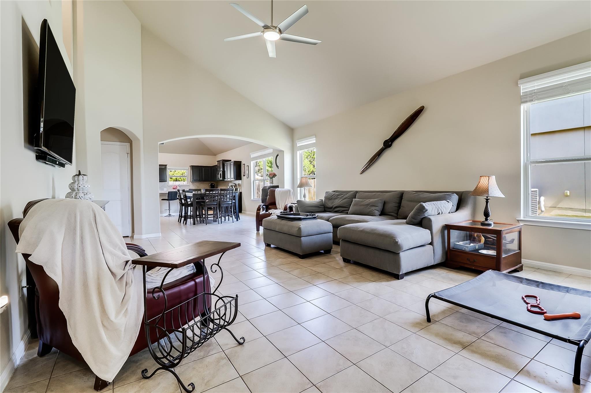 1425 Hamiltons WAY