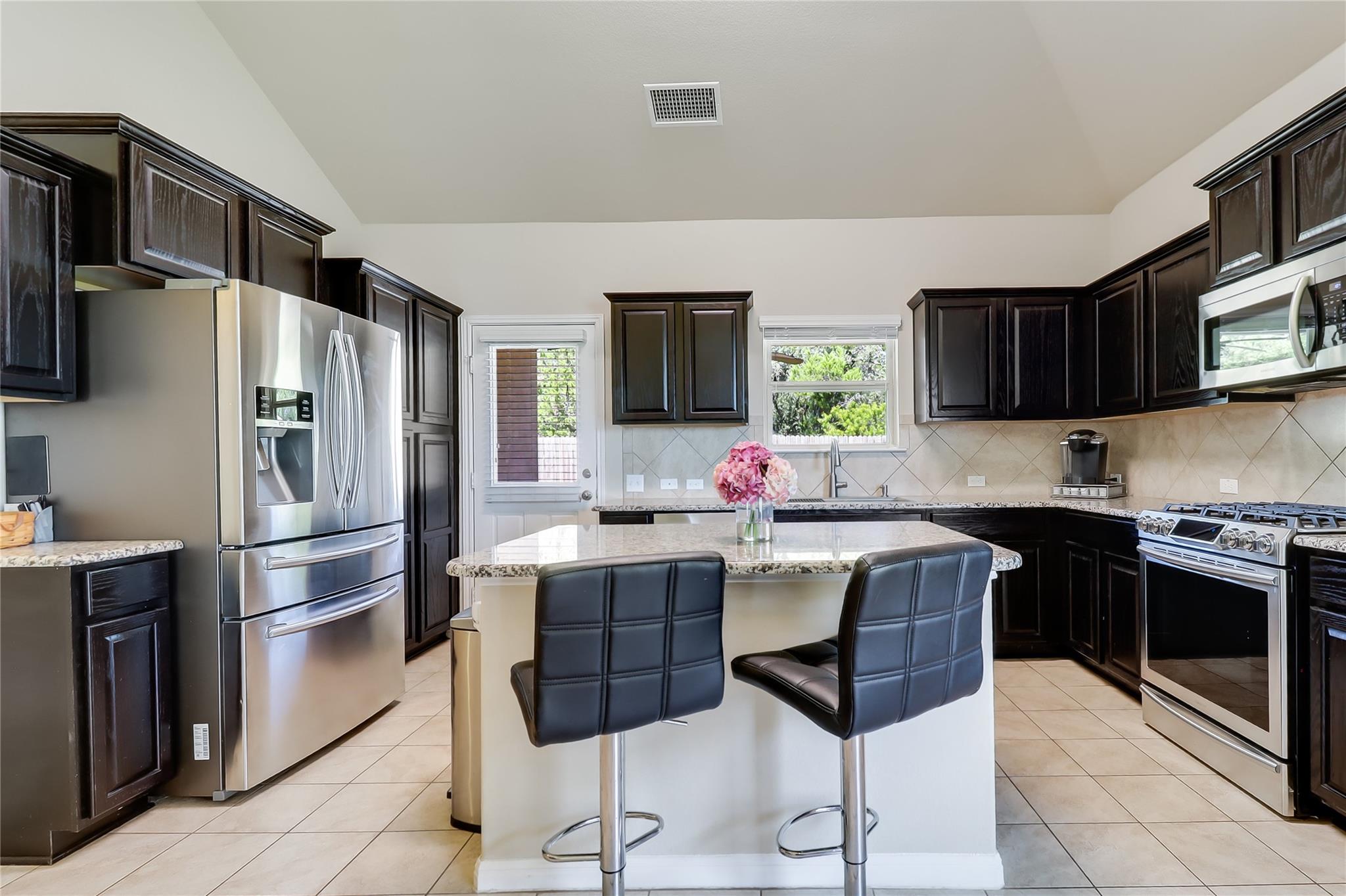 1425 Hamiltons WAY