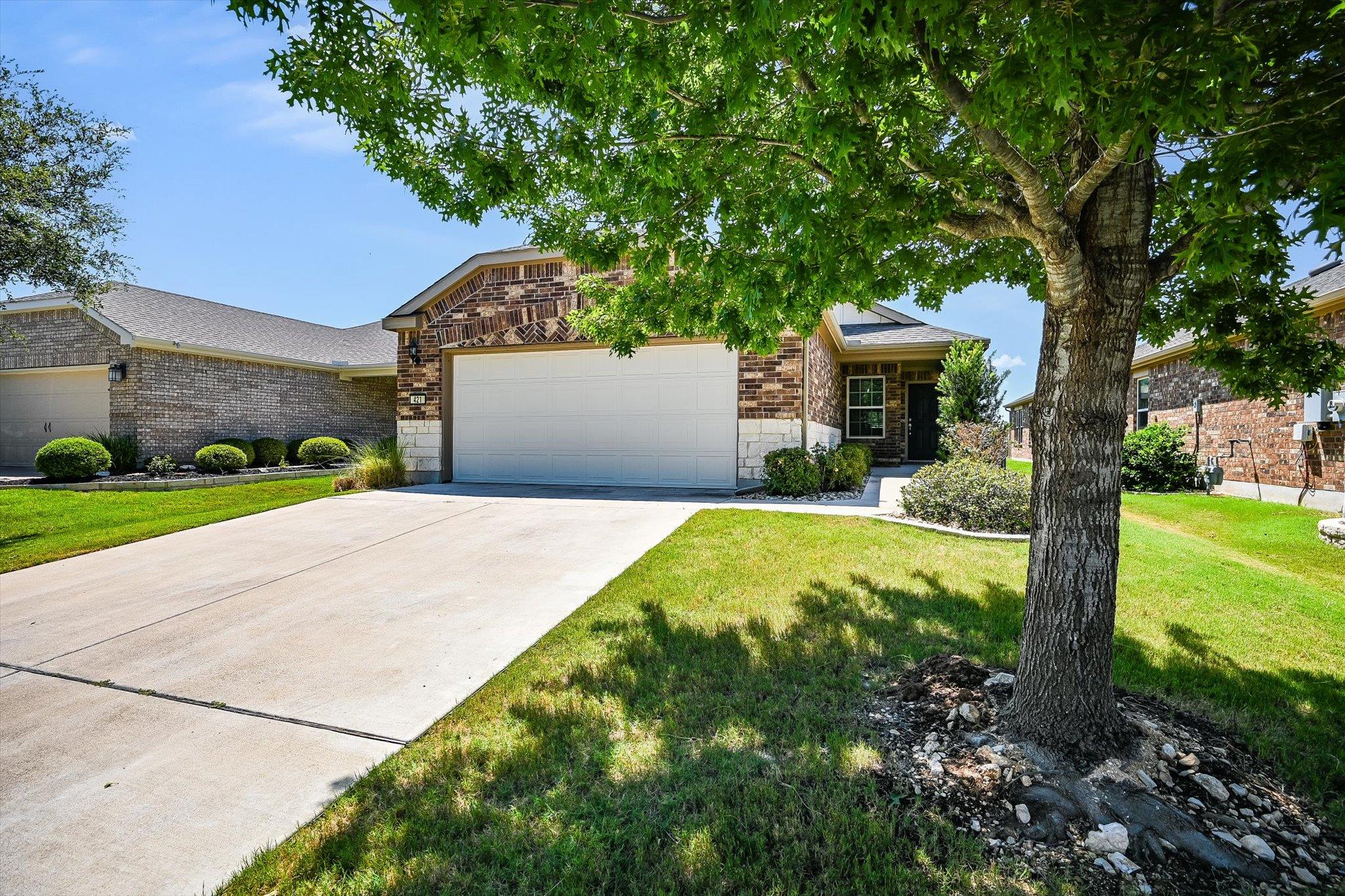 421 Holiday Creek LN