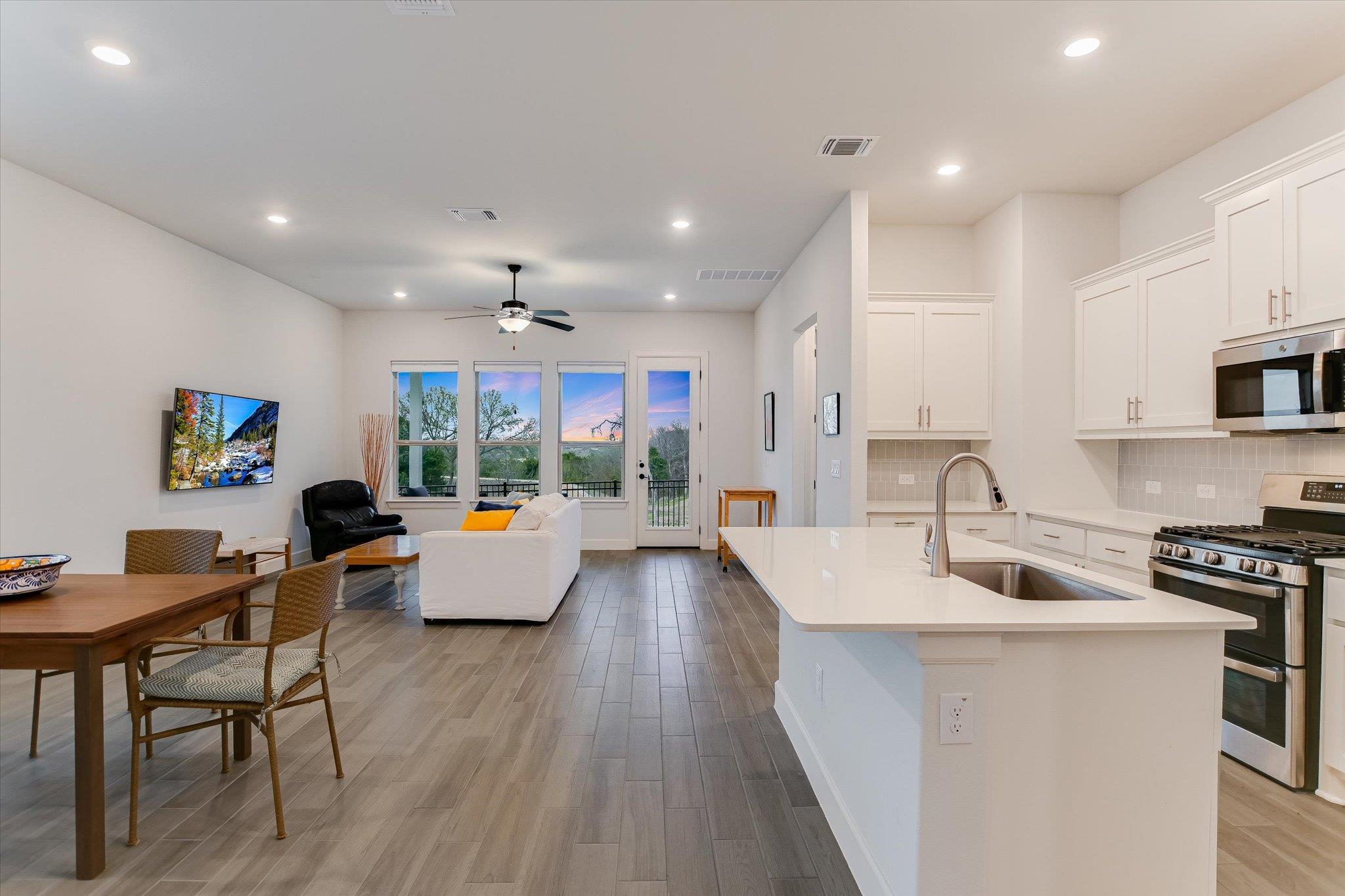 Austin, Texas 78748, United States, 3 Bedrooms Bedrooms, ,2 BathroomsBathrooms,Residential,Active,92448