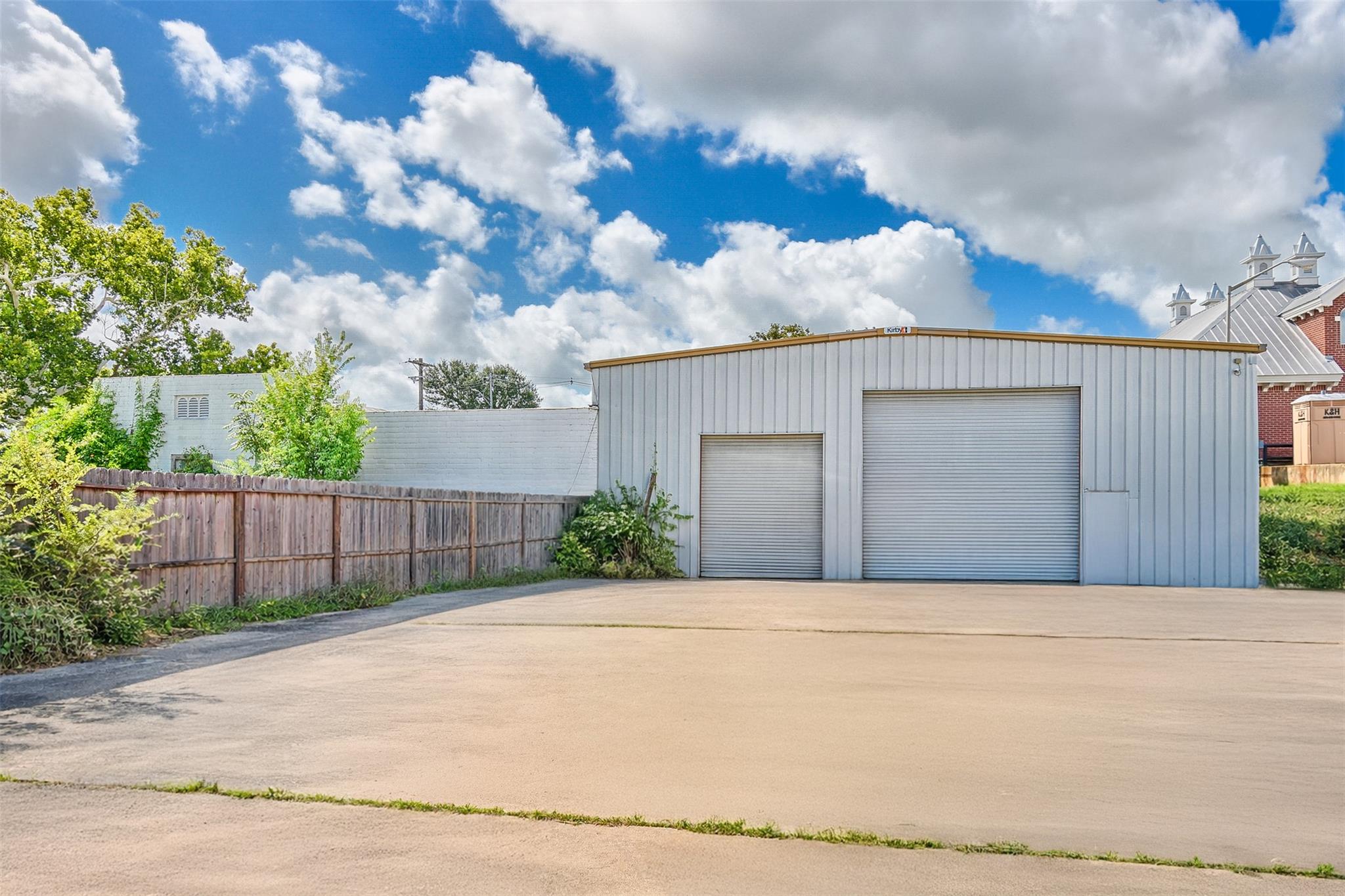 307 E Alamo ST