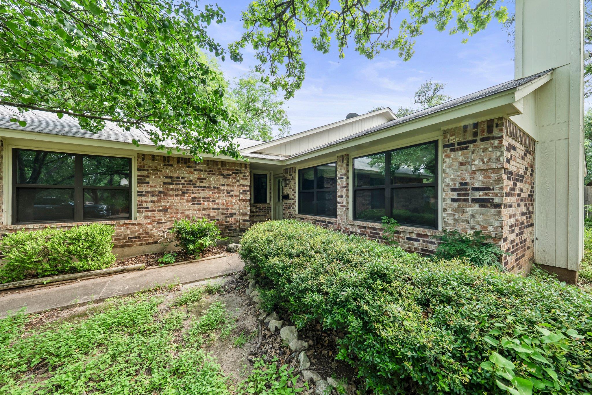 203 Settlers DR