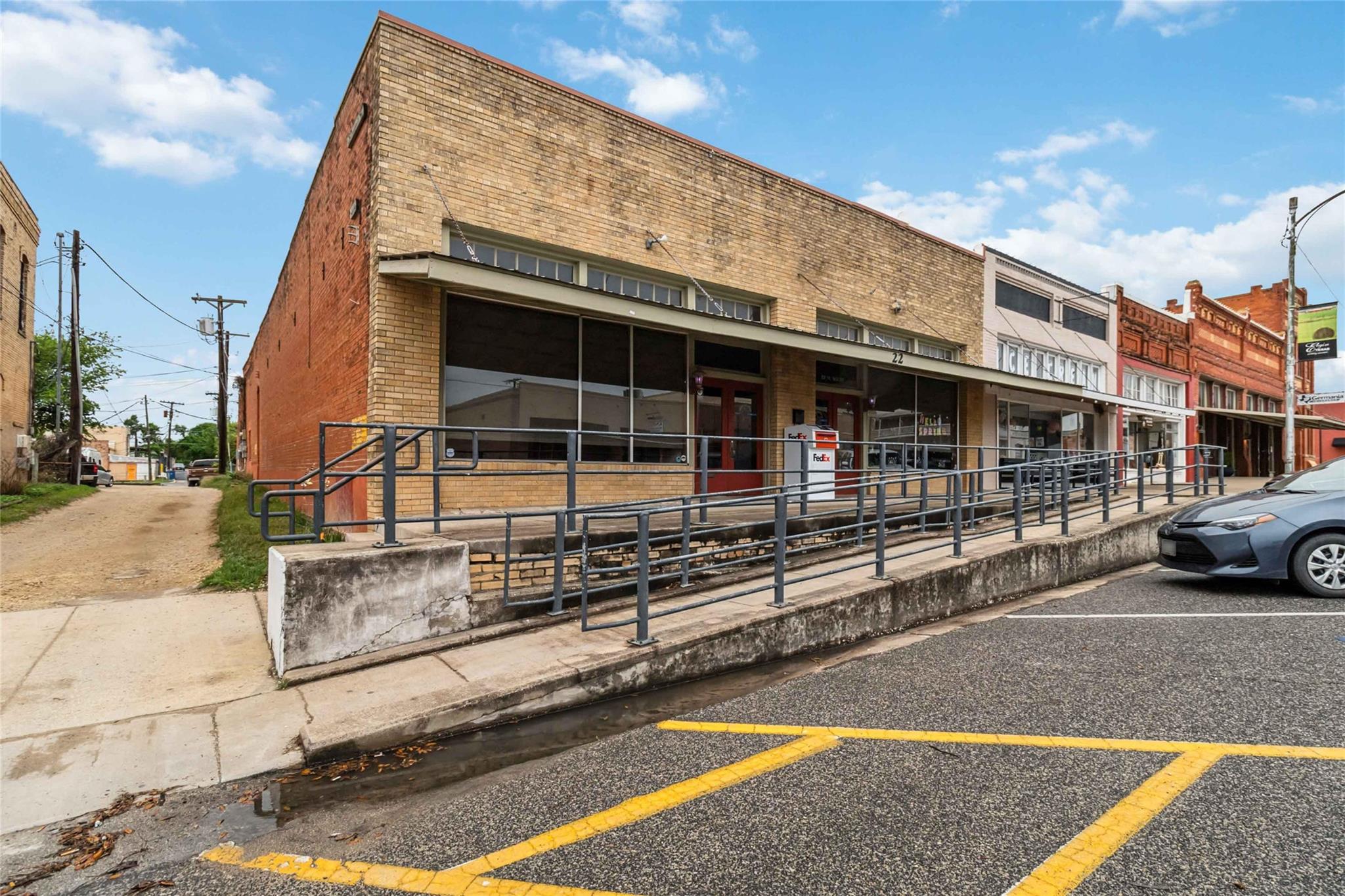 22 N Main ST