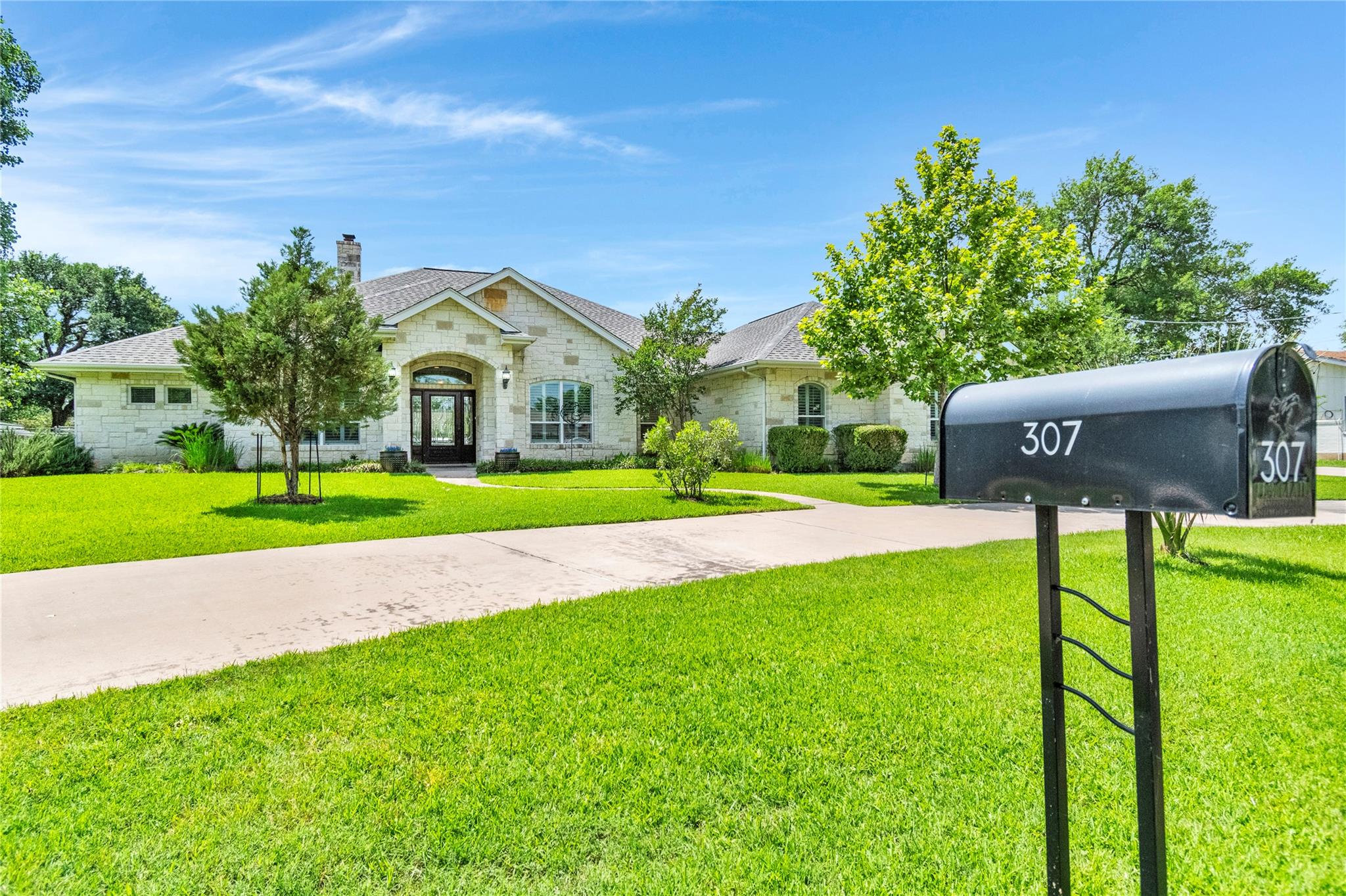 307 E Pheasant RD