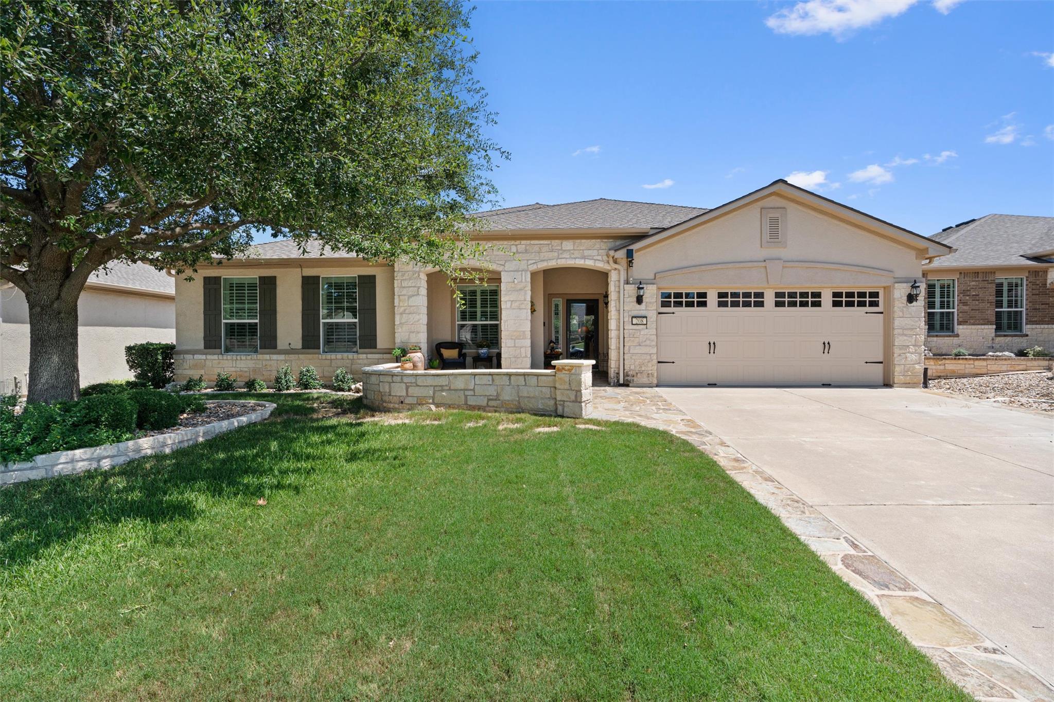 208 Duck Creek LN