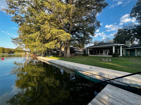 1317 E Zipp RD New Braunfels TX 78130