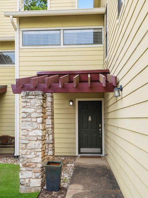 Photo of 512 Eberhart LN #204, Austin, TX 78745 (MLS # 8825185)