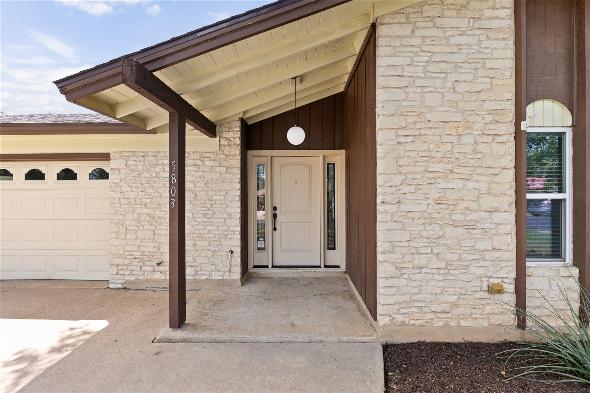 5803 Eureka DR