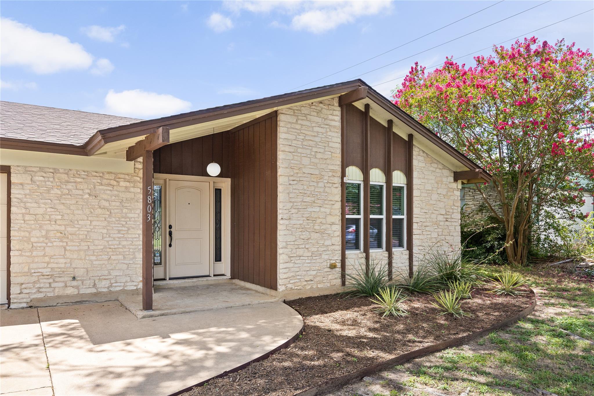5803 Eureka DR