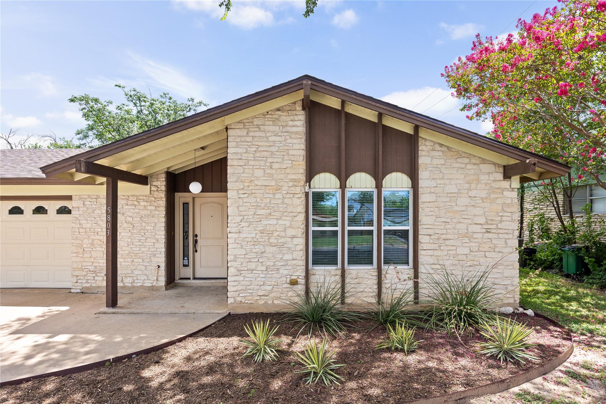 5803 Eureka DR