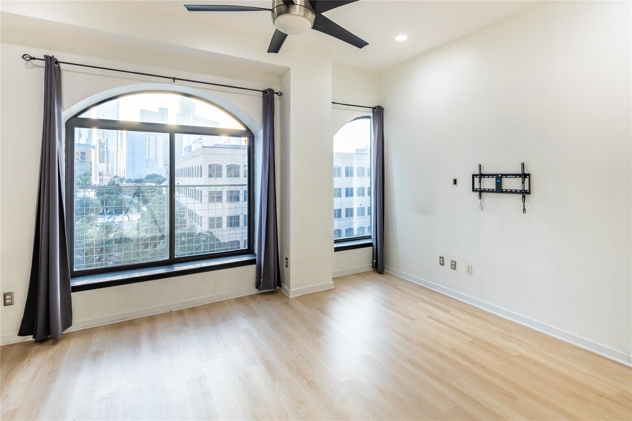 507 Sabine ST 404