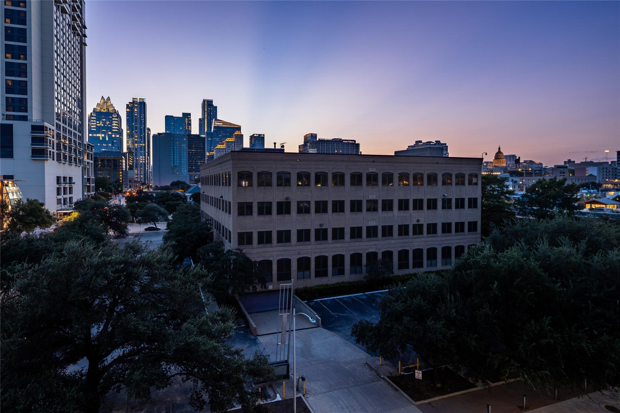 507 Sabine ST 404