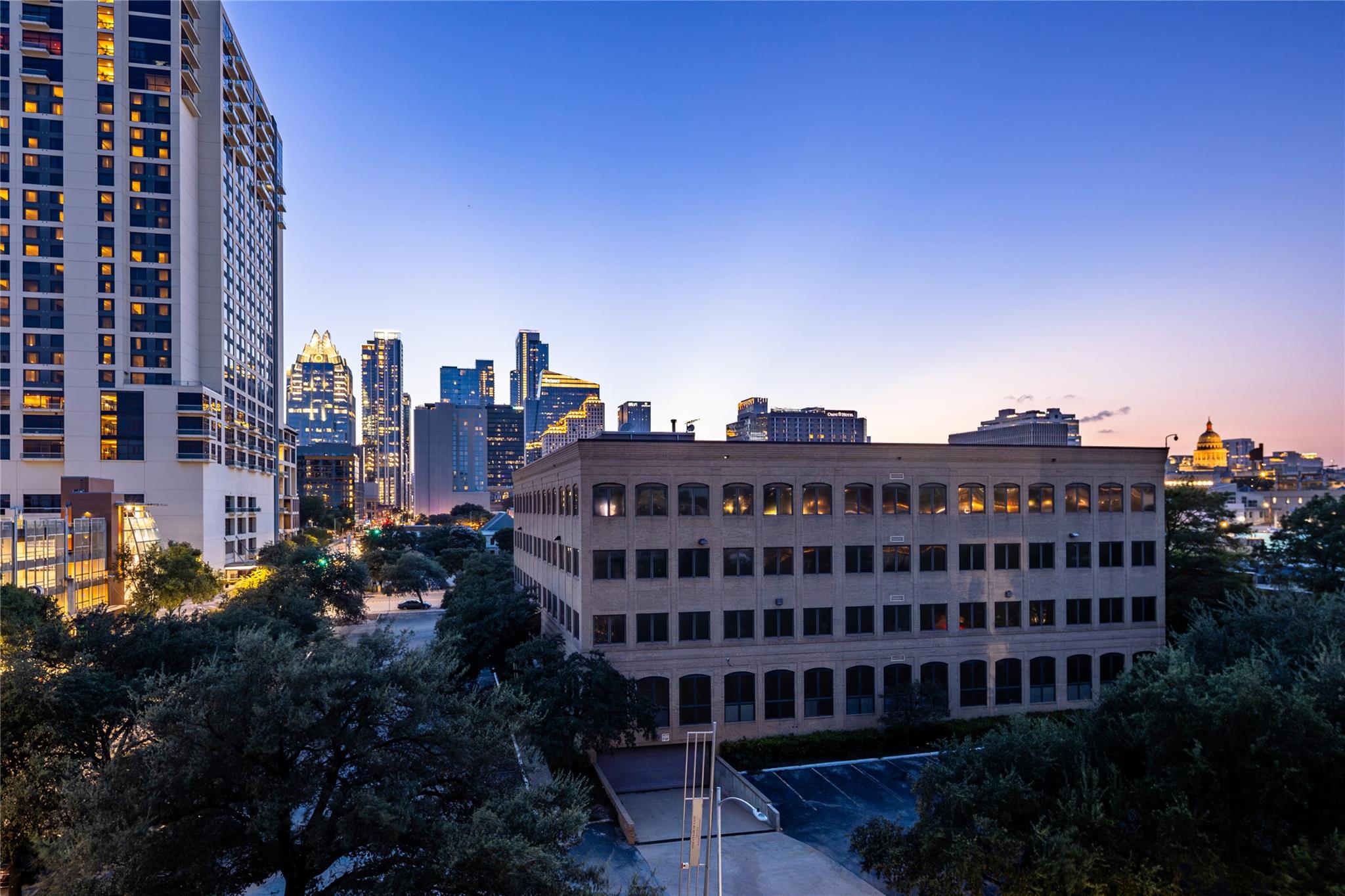 507 Sabine ST 404