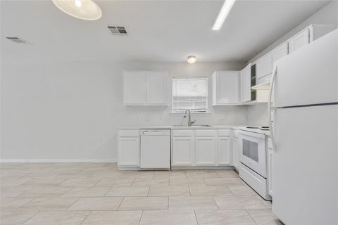 Tiny photo for 7207 Thannas WAY, Austin, TX 78744 (MLS # 4393989)