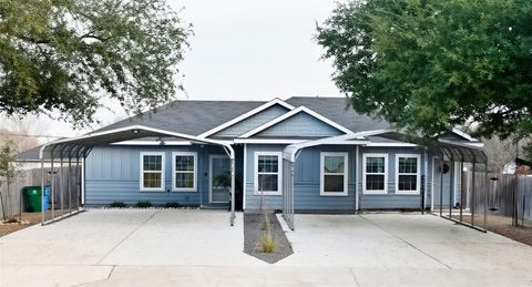 Photo of 810 E Baxter ST E #A & B, Seguin, TX 78155 (MLS # 5744204)