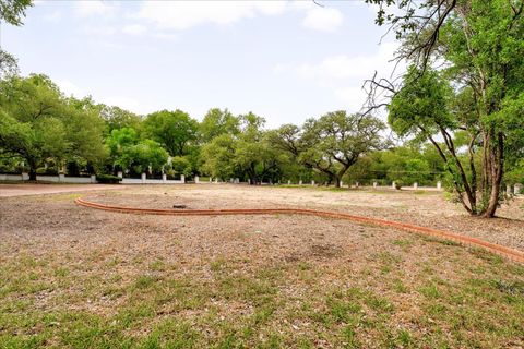 Photo of 3917 Balcones DR, Austin, TX 78731 (MLS # 2366476)