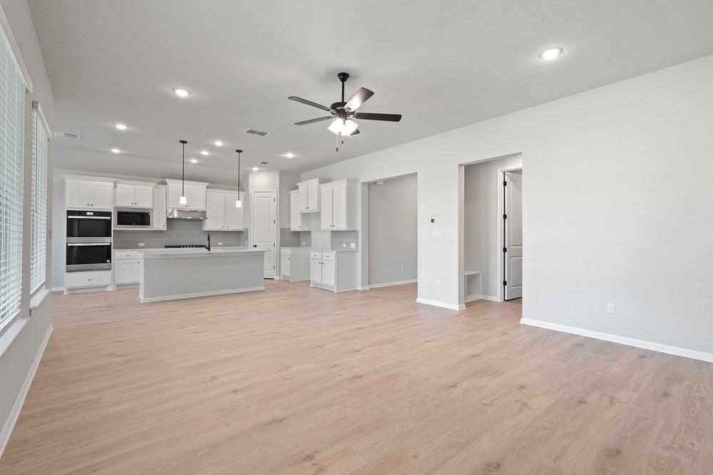 300 Treadwell LN