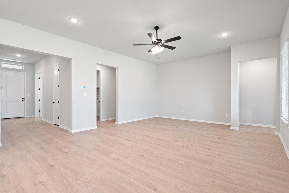300 Treadwell LN