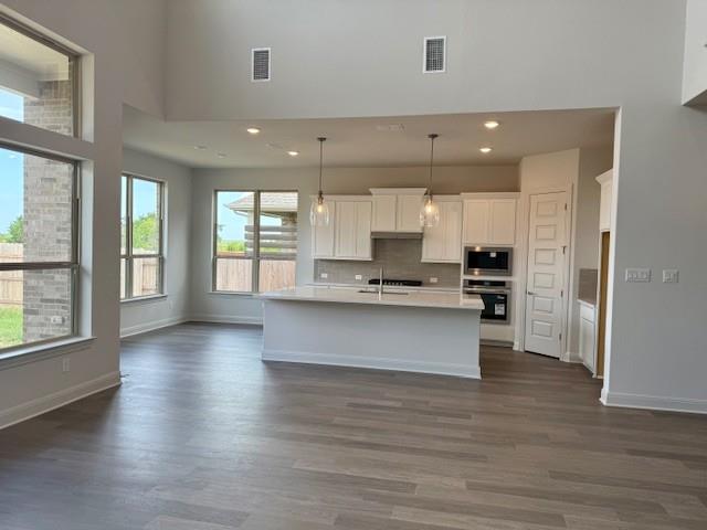 909 Landing LN
