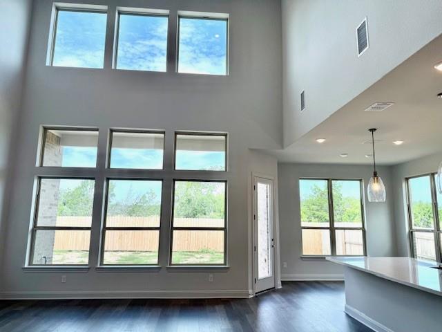 909 Landing LN