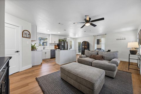 Photo of 20811 Trapper LN, Lago Vista, TX 78645 (MLS # 3785146)