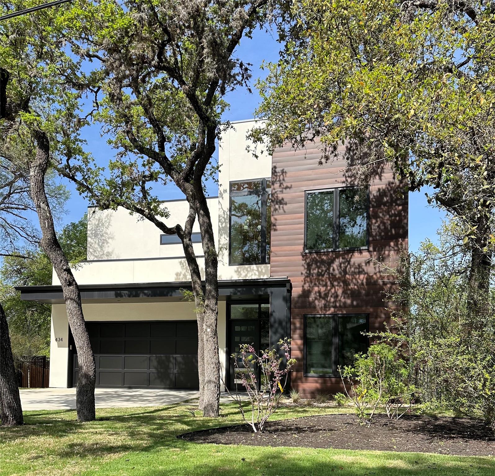 Photo 1 of 31 — 434 Brady LN, West Lake Hills, TX 78746