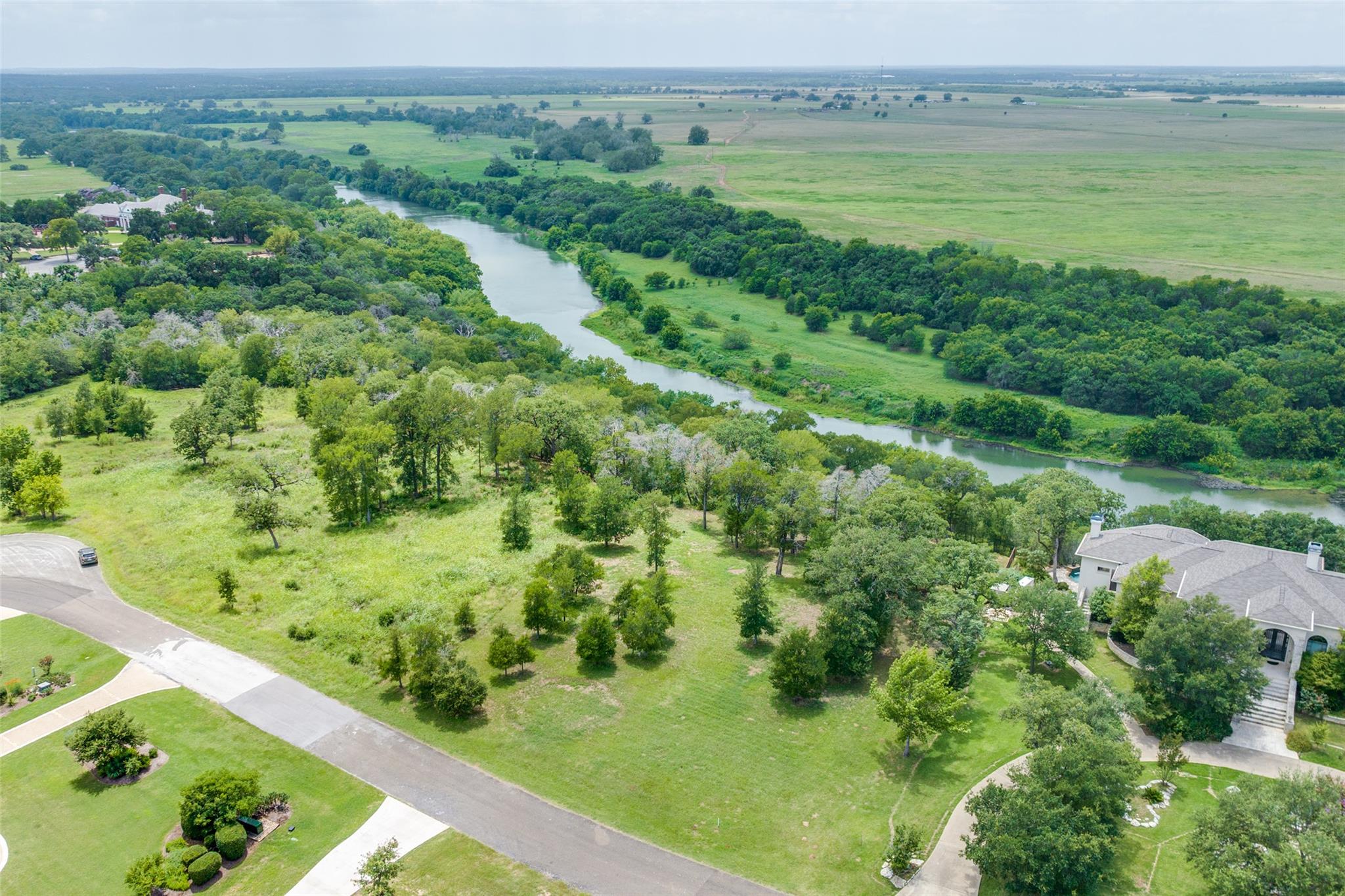 172 Riverwalk LN
