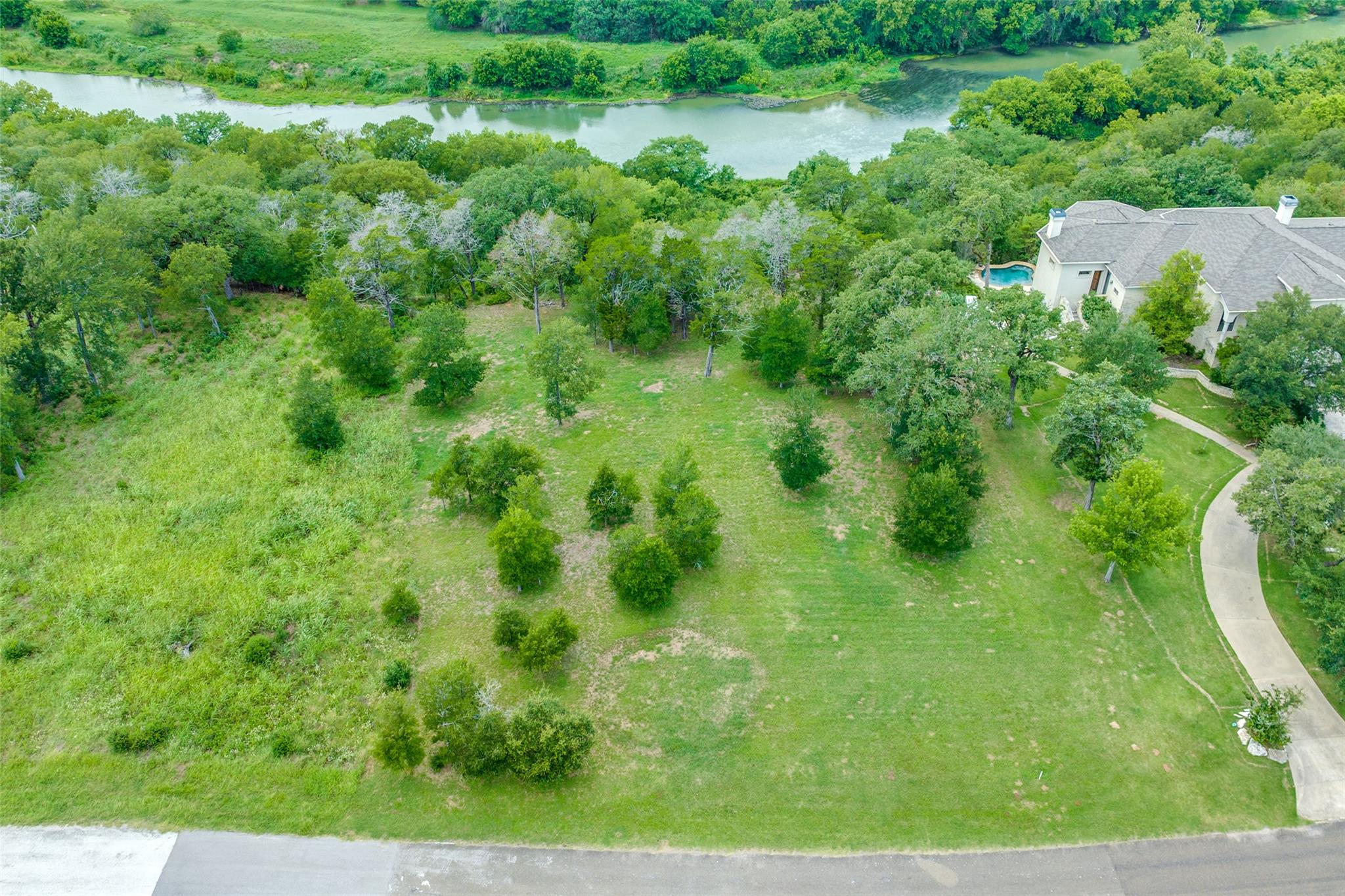 172 Riverwalk LN