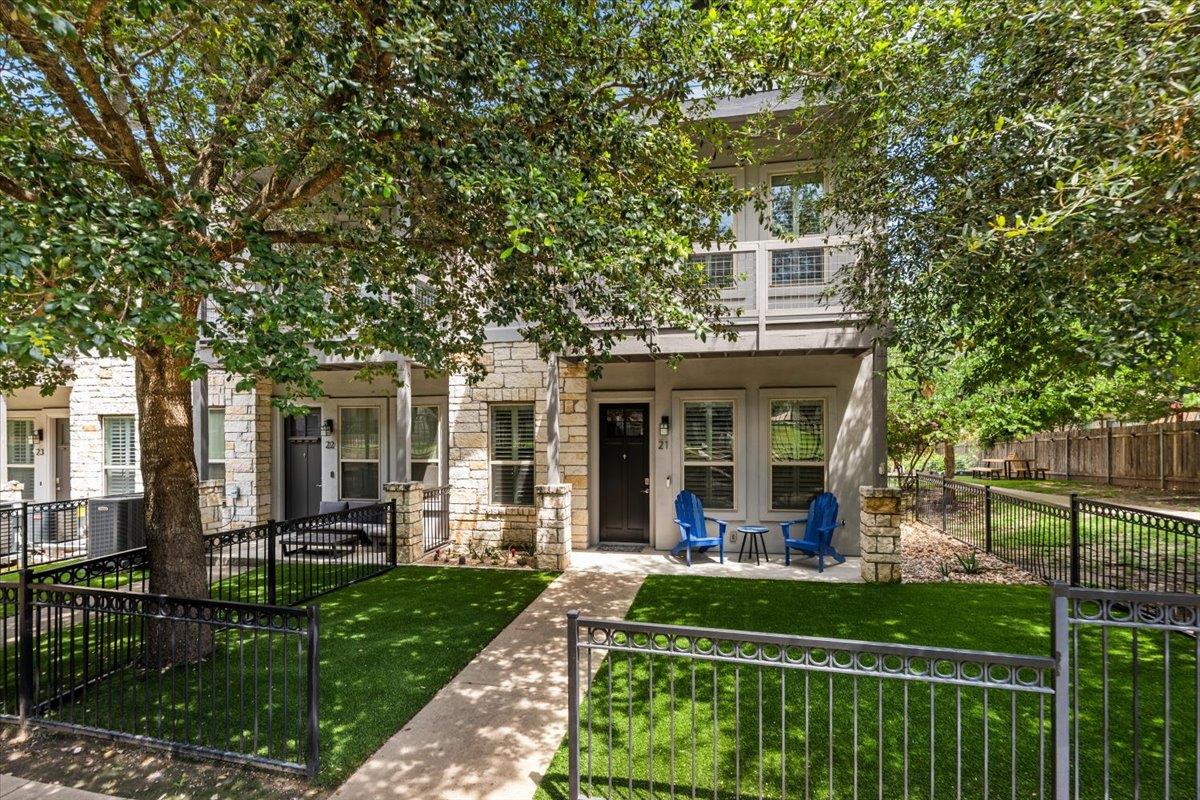 2520 Bluebonnet LN 21