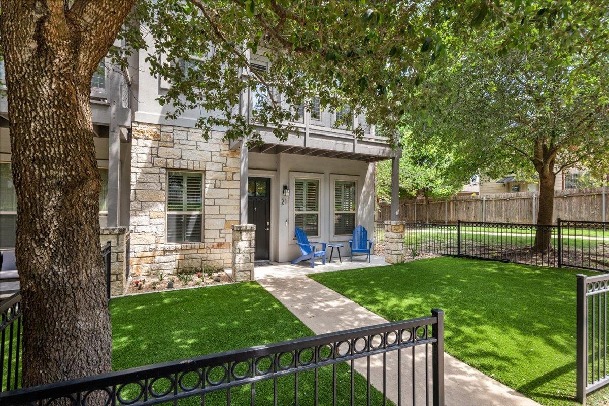 2520 Bluebonnet LN 21
