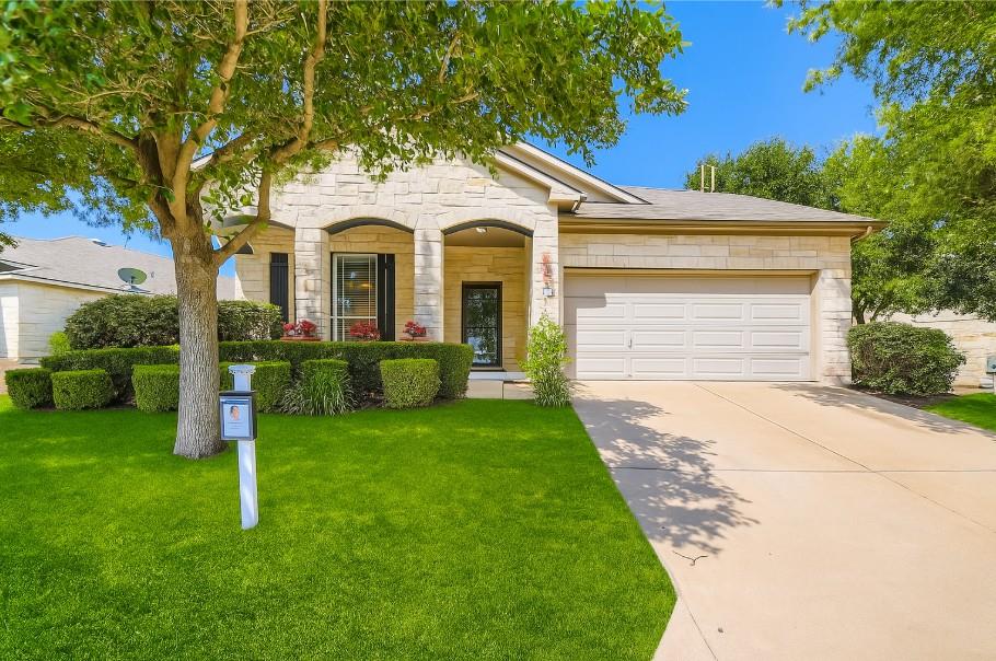 65 White Magnolia CIR