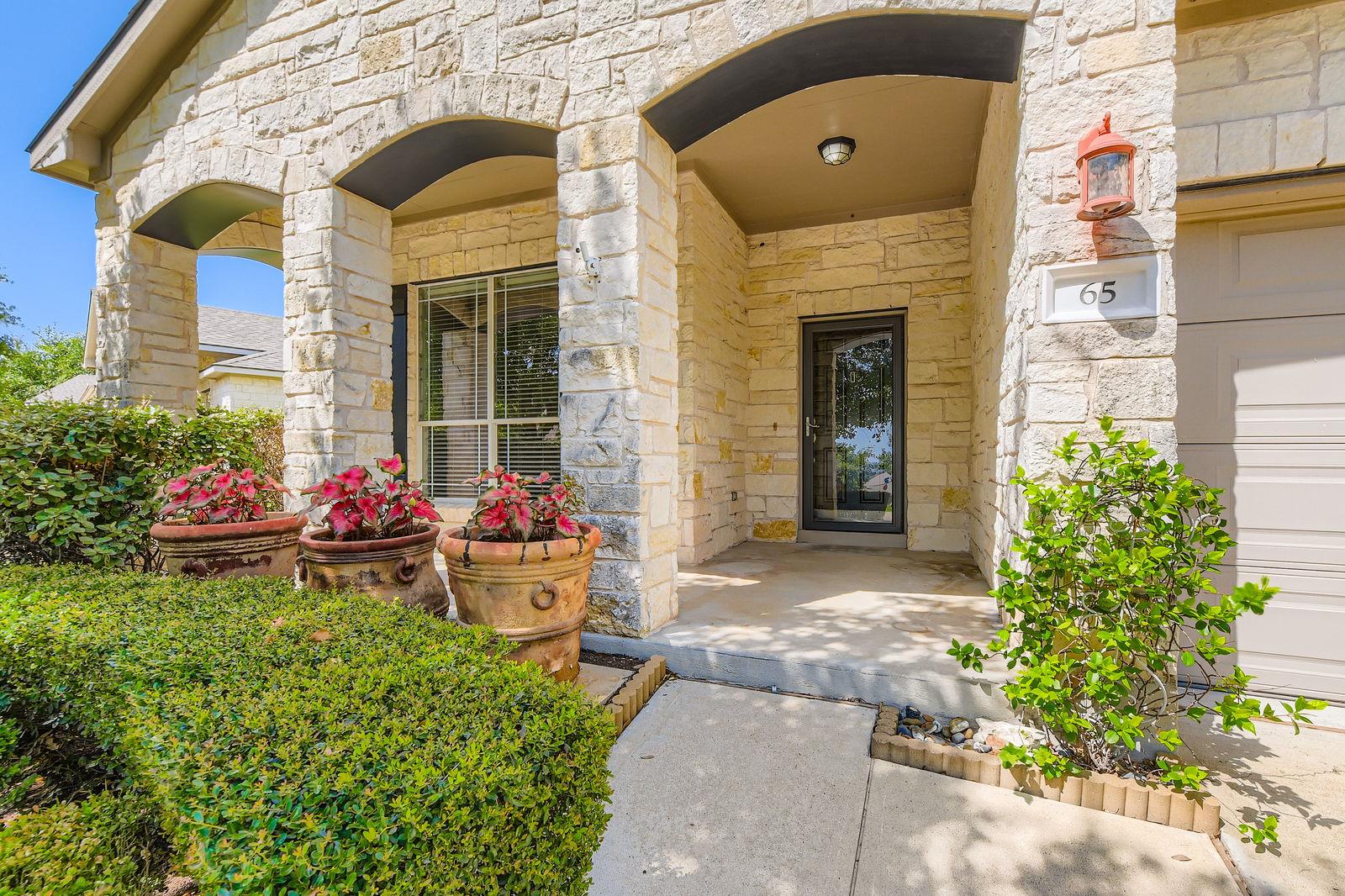 65 White Magnolia CIR