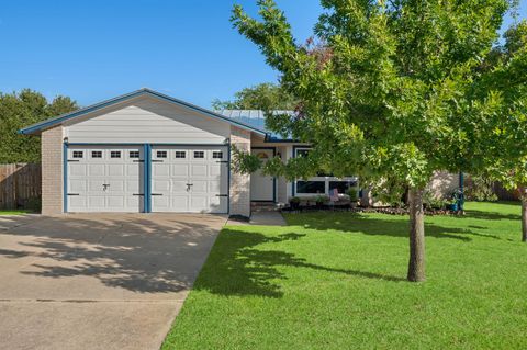 1504 Meadows DR Round Rock TX 78681