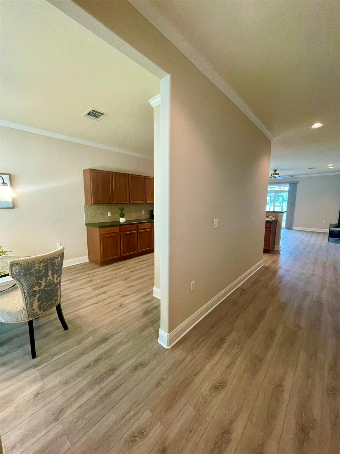 209 Crockett LOOP