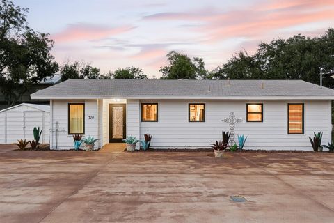 710 Sandy Harbor DR Horseshoe Bay TX 78657