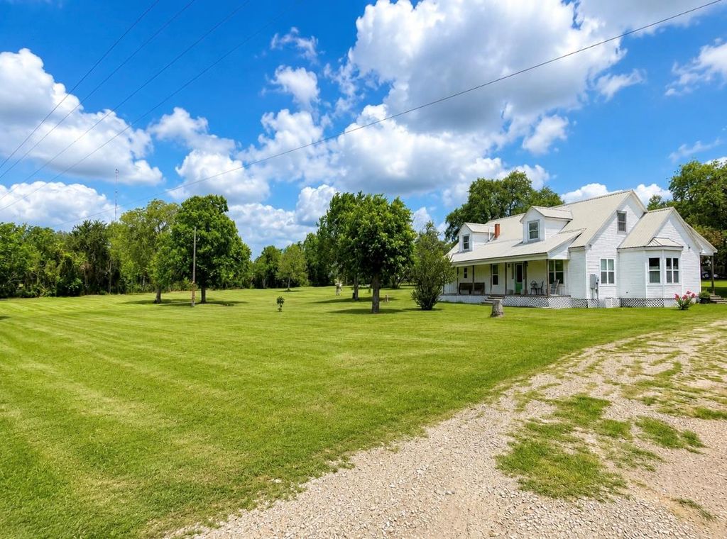 Photo of 235 Park LN, Fayetteville, TX 78940 (MLS # 1772897)
