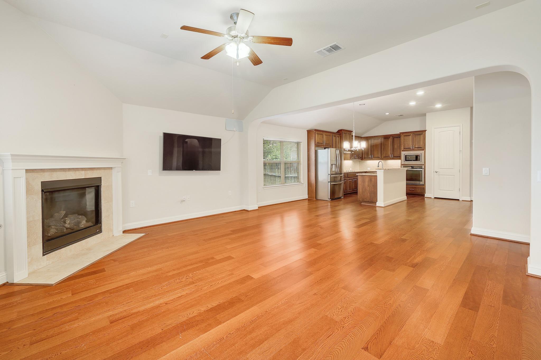 14201 W Tyburn TRL