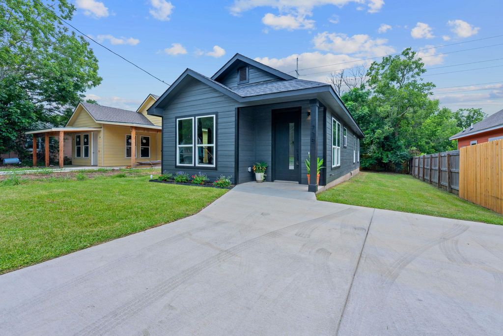 Photo of 738 Chihuahua ST, Lockhart, TX 78644 (MLS # 3245950)
