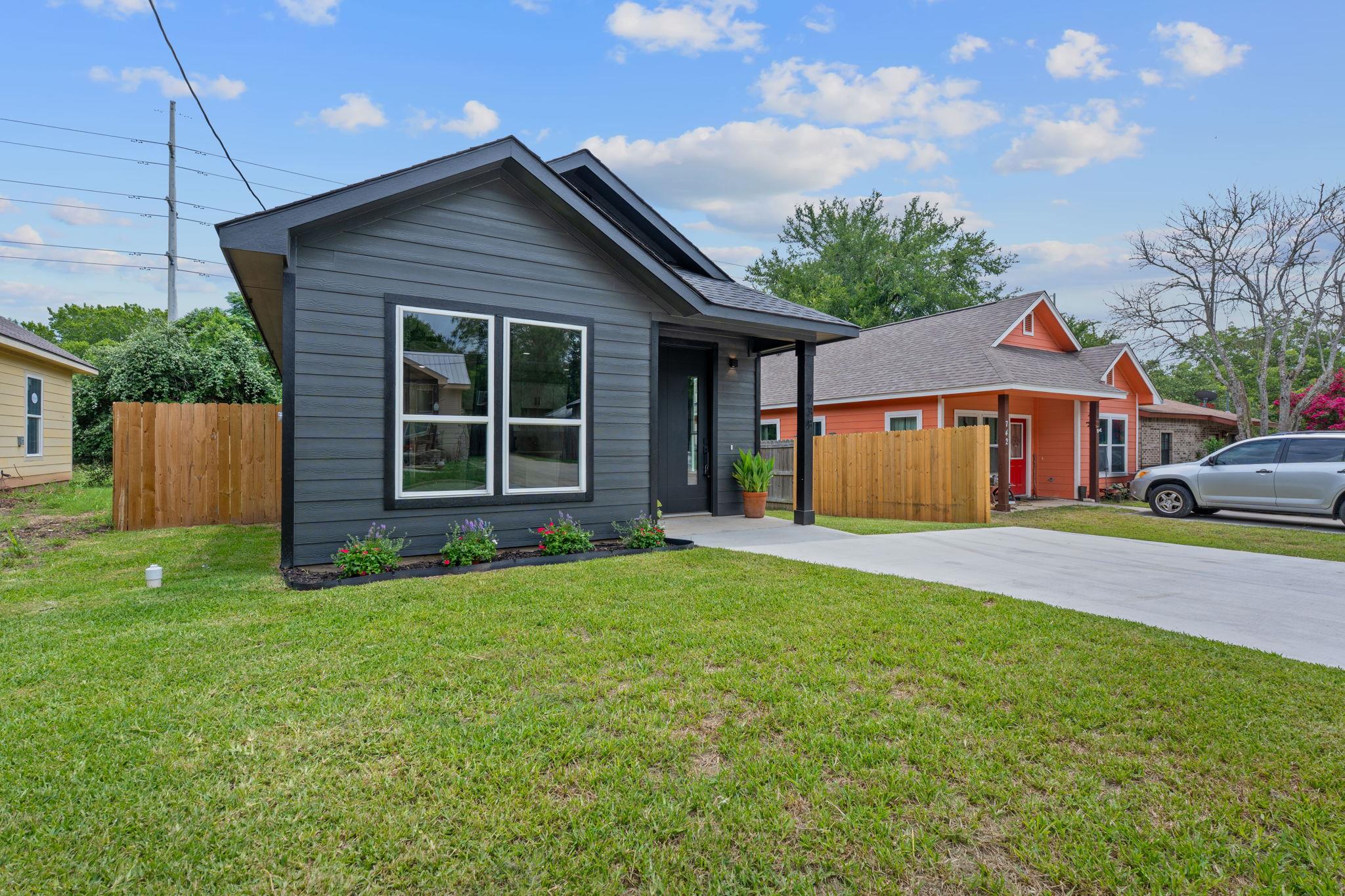 738 Chihuahua ST